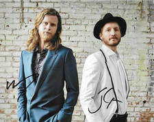 * THE LUMINEERS * signed 8x10 photo * WESLEY SCHULTZ & JEREMIAH FRAITES * COA *