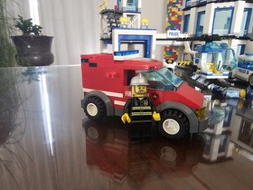 LEGO CITY: Police Station (60141) ➕60004 Truck See Description