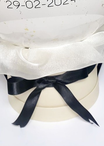 Personalised Ivory Gold Leaf Engagement Hat Box Balloon COMES INFLATED - Picture 3 of 4
