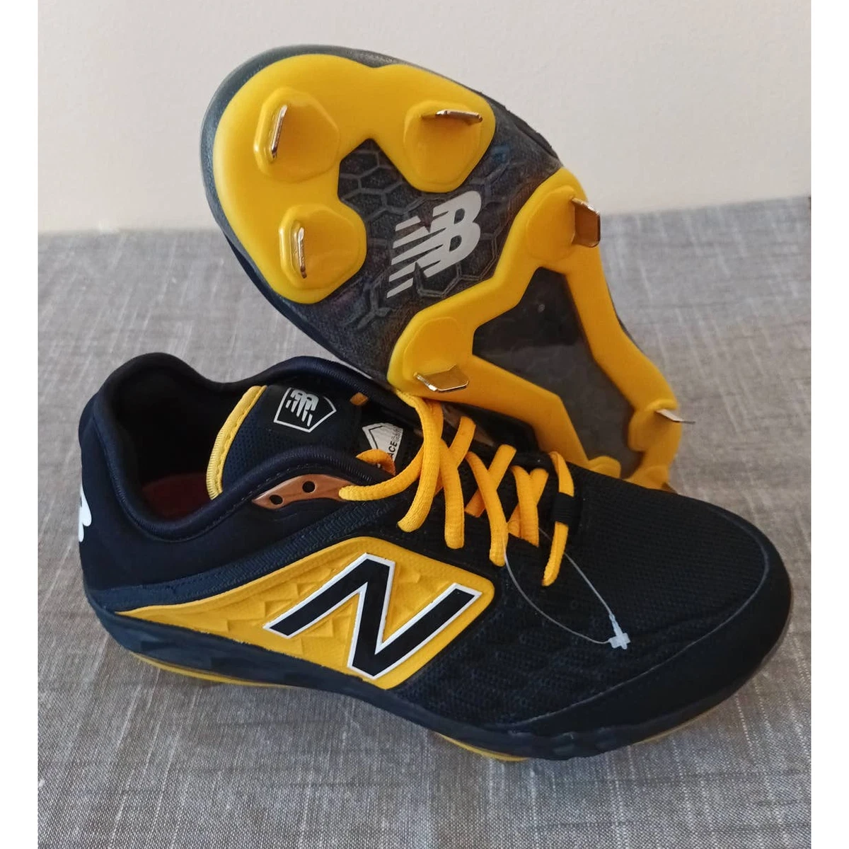 Youth NEW BALANCE FRESH FOAM 3000V4 TPU BASEBALL CLEATS SIZE 5.5