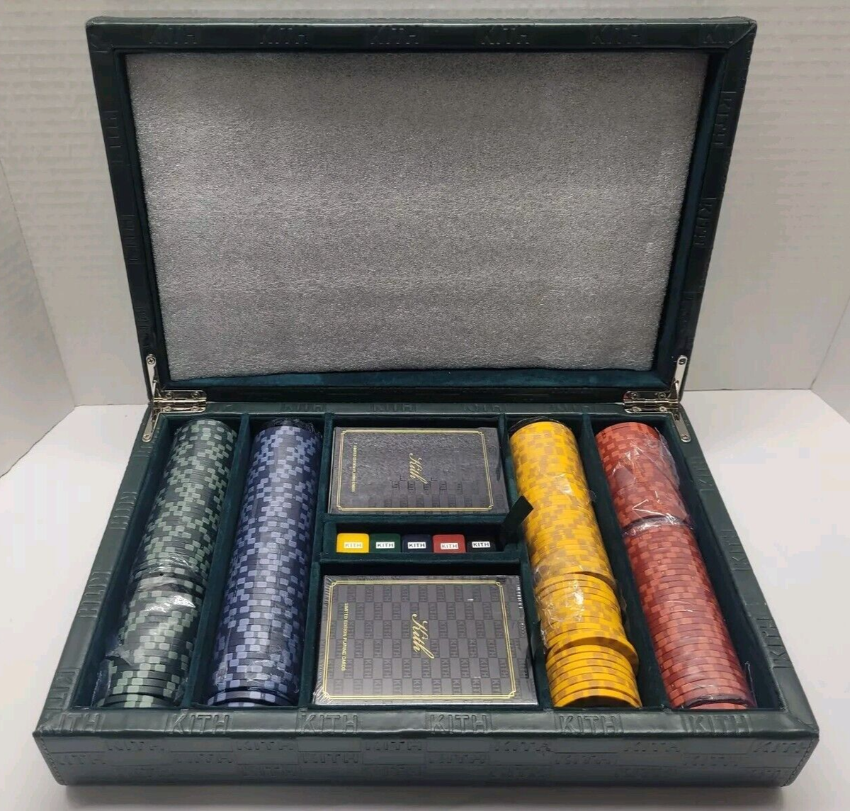 KITH POKER SET Kith The Kithmas ポーカー Kith - Kithmas Poker Set Multi - Rare Exclusive Poker Set | eBay