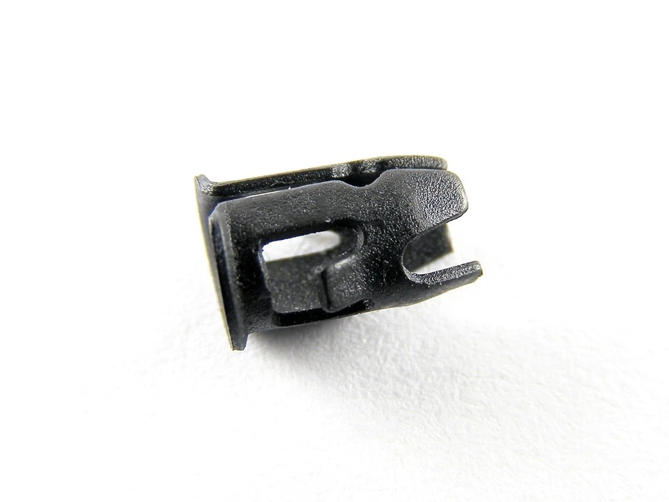 Clips de barril AMC - Ajuste orificio de 3/16" - Perno de 1/8" - Borde de emblema cromado - 20 clips - #020 Foto 2 de 4