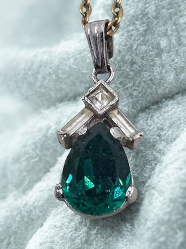 Vintage AMCO 14K Gold Filled Chain Green Pendant Necklace Emerald Color