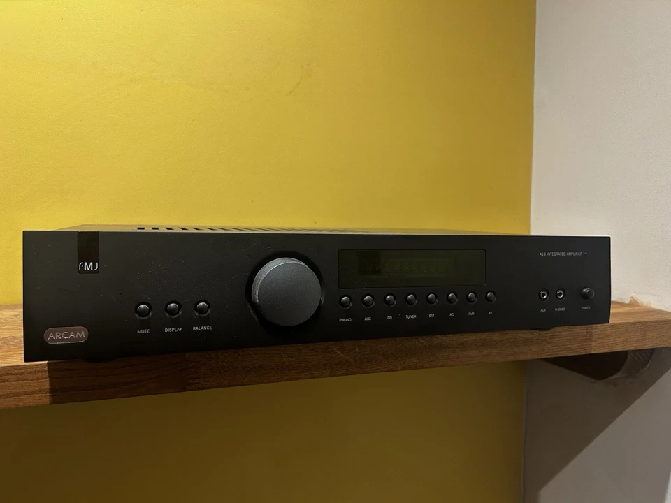 Arcam FMJ A19 Integrated Amplifier with Remote, Power Cord, and Manuals - Image 3 of 4