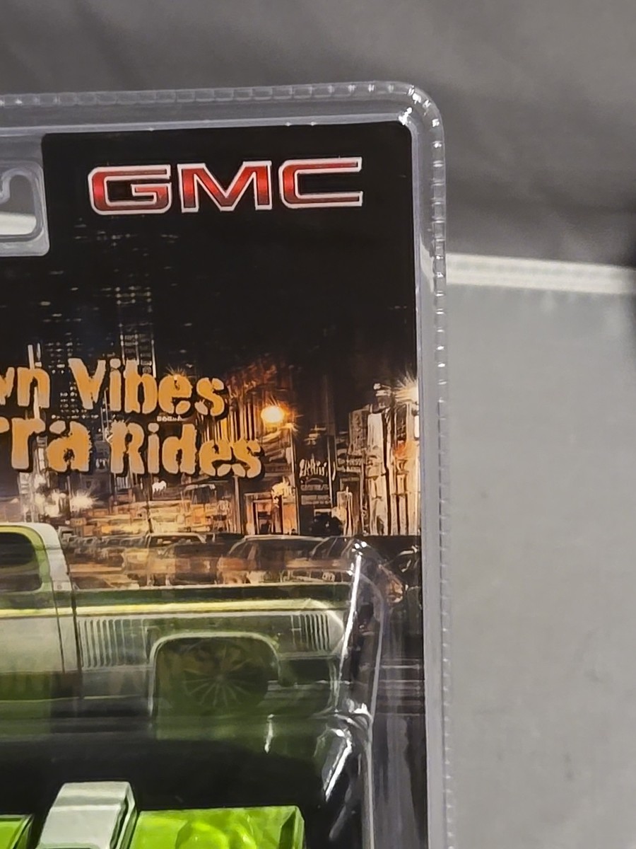 2025 M2 Machines Diorama Squarebody 1976 GMC Sierra Grande