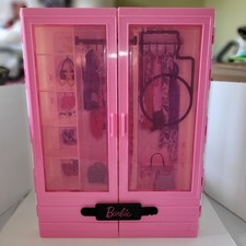 BARBIE DOLL FASHIONISTAS ULTIMATE CLOSET CARRY CASE