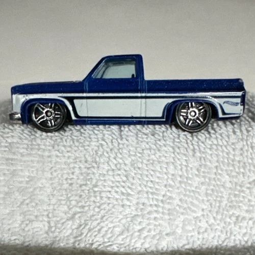 Hot Wheels Vintage “83 Chevy Silverado 1:64 Diecast Pickup Truck Blue White 2007