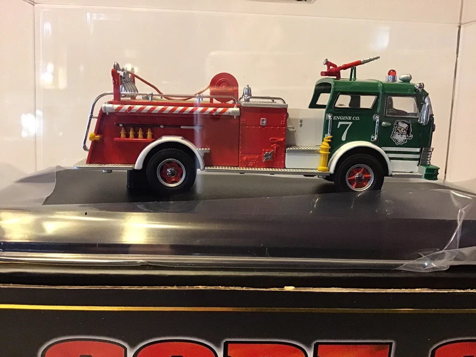 12398   2004 Christmas Mack C Pumper code 3 collectibles Pristine Never Displaye - Image 3 of 4