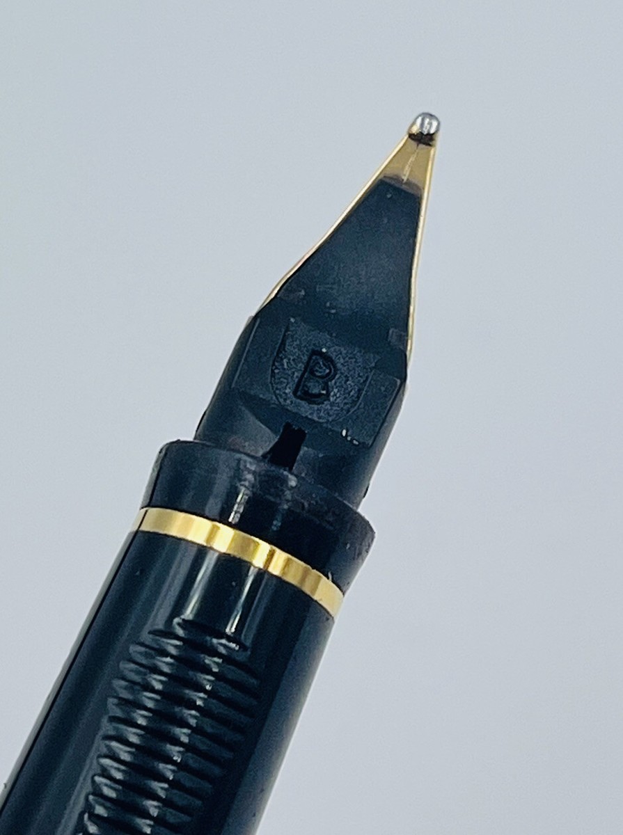 Parker Sterling Silver Cap & Barrel 18k Gold Nib Fountain Parker Sterling Silver Cap & Barrel 18k Gold Nib Fountain