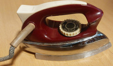 Fer à repasser de voyage ELEKTRA TYPE ER58 vintage couleur bordeaux avec câble 