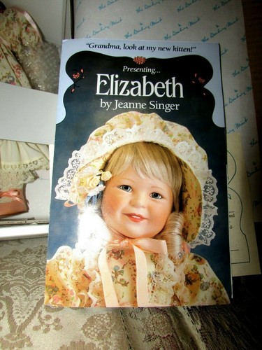 DANBURY MINT ELIZABETH BY JEANNE SINGER 1. EDITION SAMMLERPUPPE MIT KÄTZCHEN - Bild 9 von 12