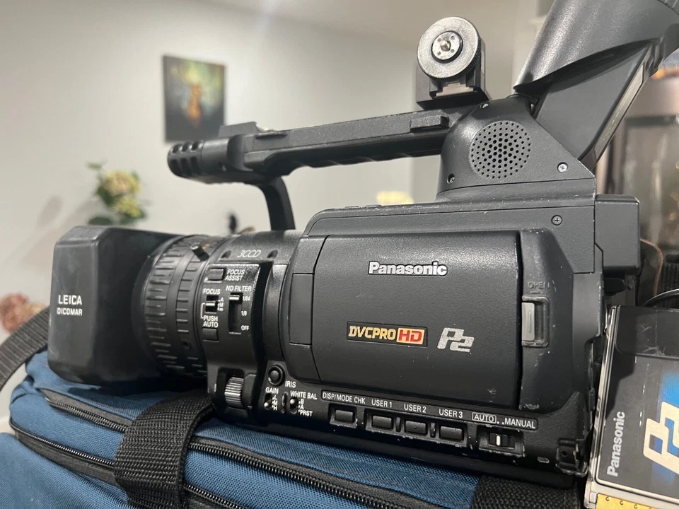 Videocámara Panasonic AG-HVX200P DVC PRO HD P2 con accesorios-POCAS HORAS Foto 3 de 4