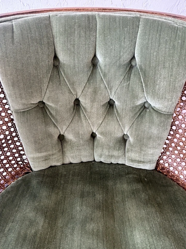 Винтажное кресло середины века с тростниковой спинкой и зеленой бархатной обивкой 1960-е - Изображение 4 из 4