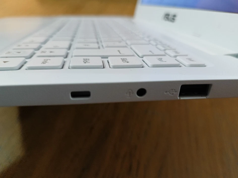 Pc portatile ASUS F402NA 2017 bianco LED 14 POLLICI - Immagine 3 di 4