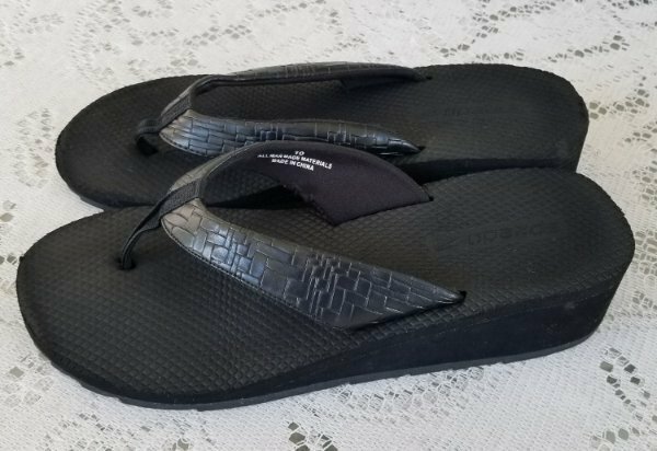 demonia flip flops