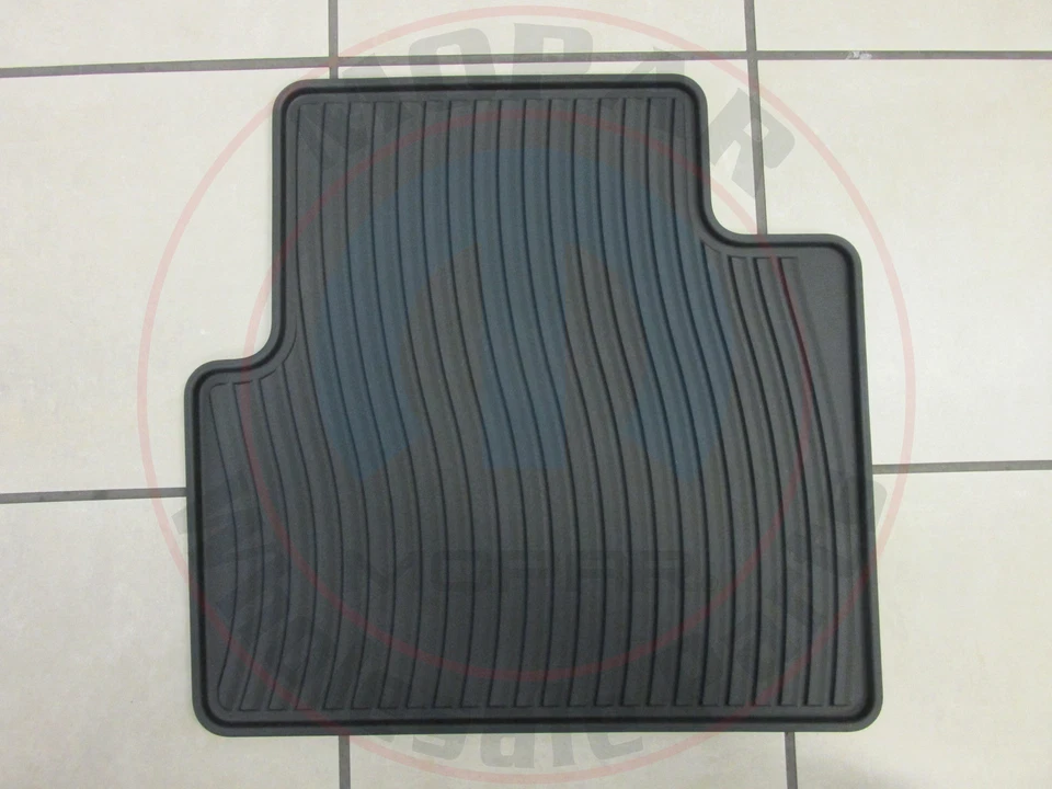 CHRSYLER 200 черные коврики передние и задние новые от оригинального производителя MOPAR - Изображение 4 из 4