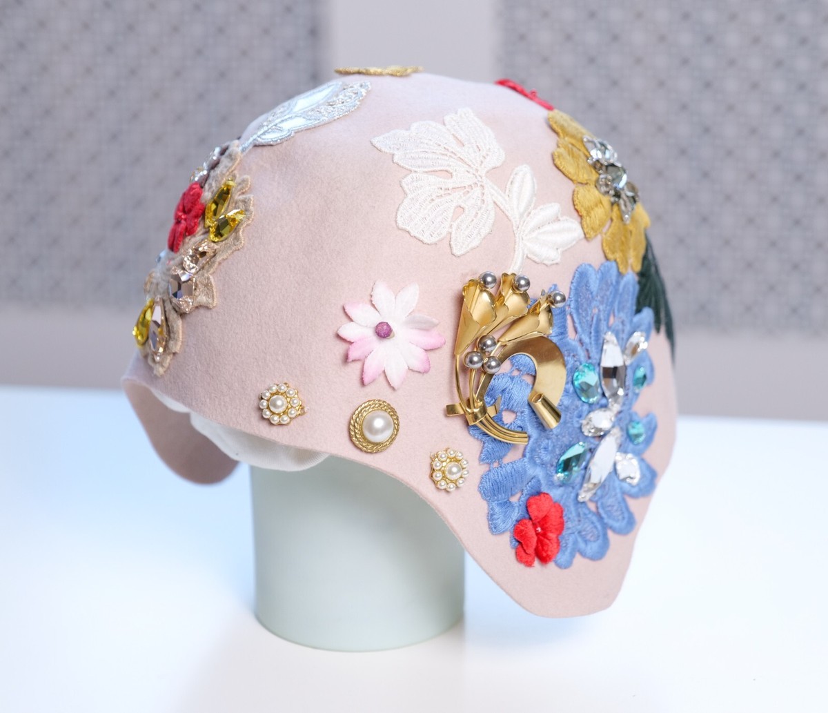 Dolce & Gabbana Very Rare Vintage Pink Gold Horn Flower  display picture 1