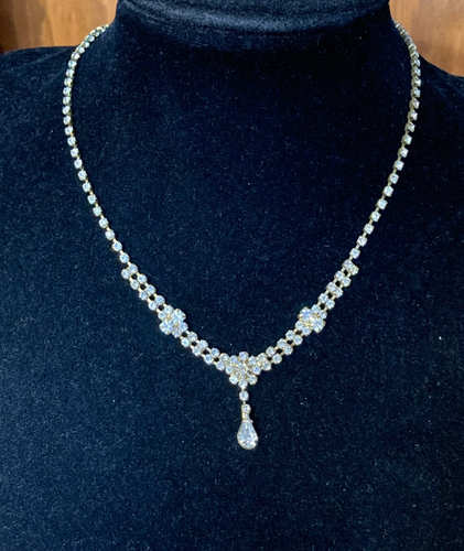 Vintage style rhinestone necklace and matching earrings - 52cm inc extension. - Picture 4 of 11