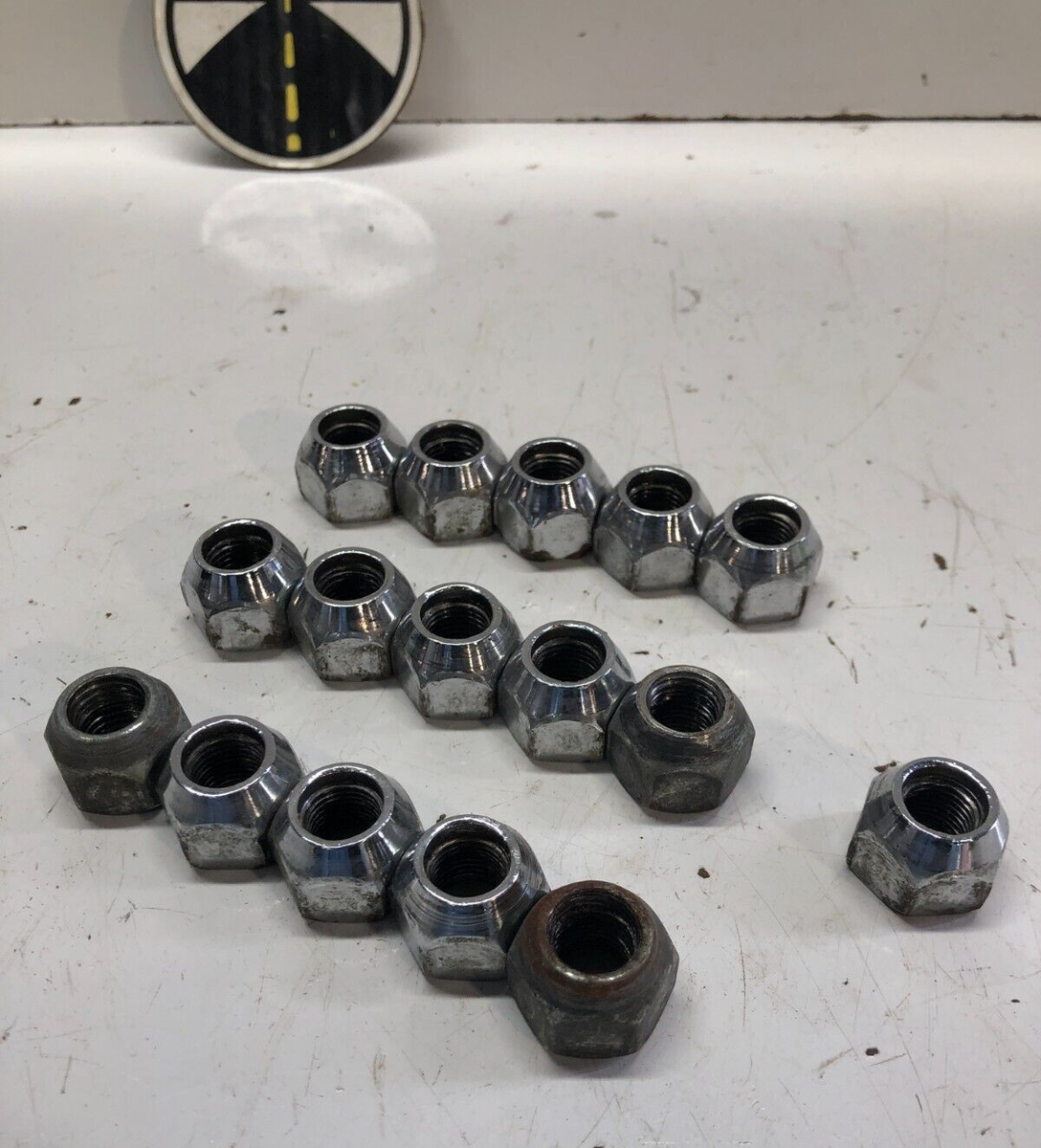 對字2 85-89 Nissan 300ZX Z31 2+2 2+0 Wheel Lug Nuts Chrome Lot OEM