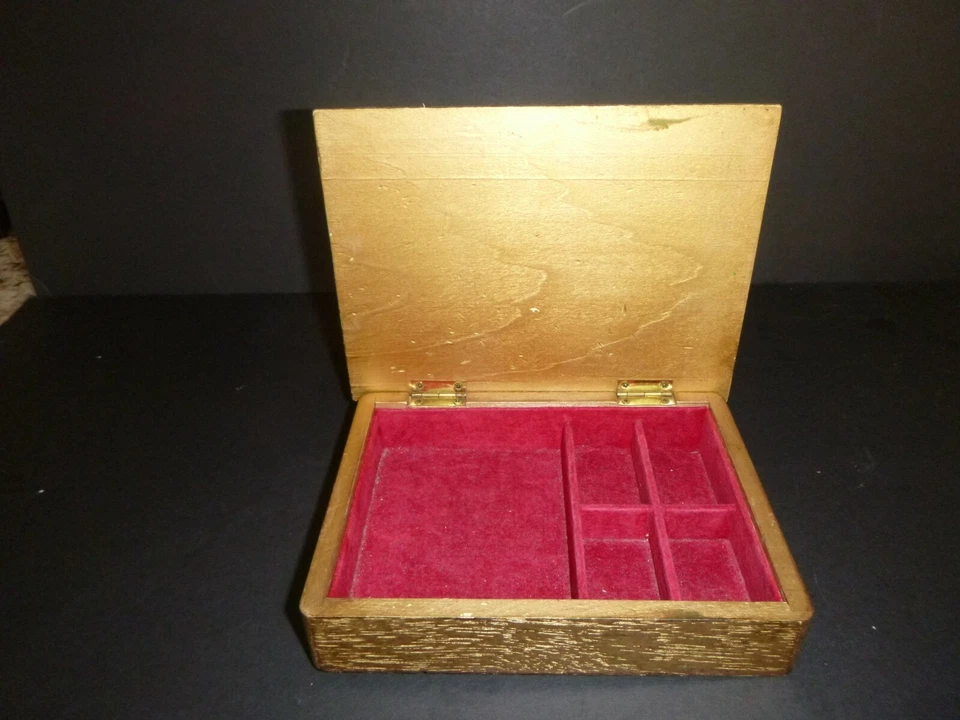 Joyero vintage de madera dorada de Italia florentina Toleware con terciopelo dorado para niña  Foto 4 de 4