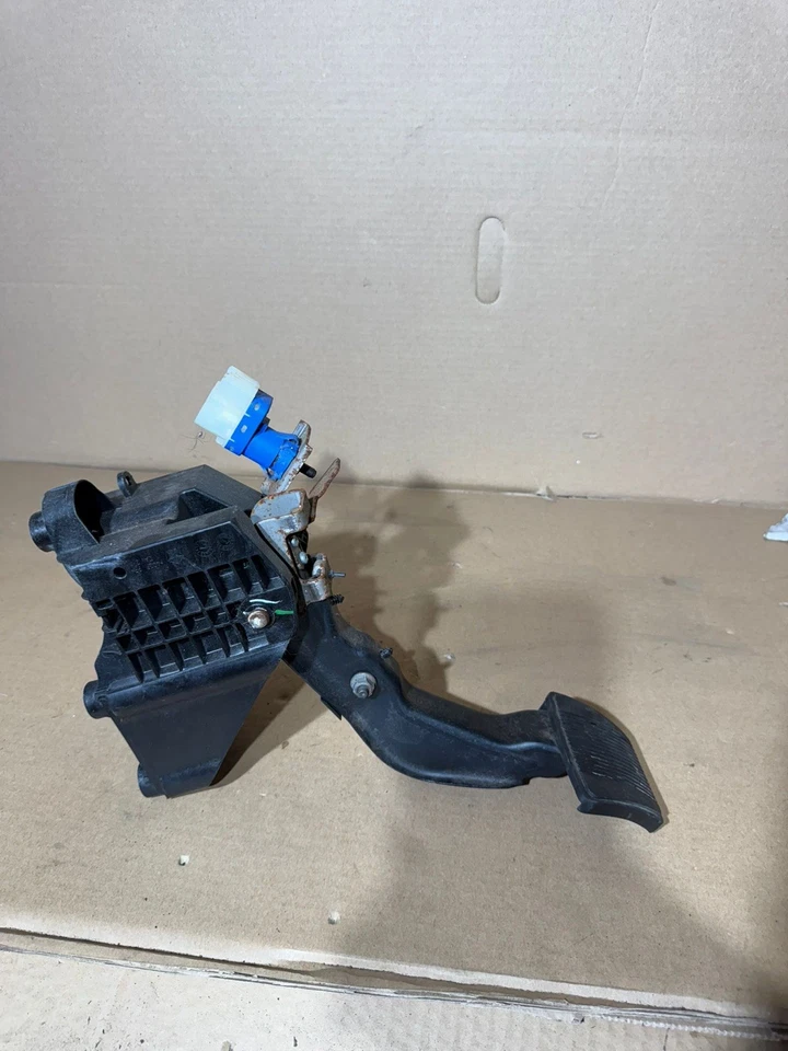 PEDAL DE FREIO JEEP CHEROKEE 2014-18 com SUPORTE FABRICANTE DE EQUIPAMENTO ORIGINAL+ - Imagem 3 de 4