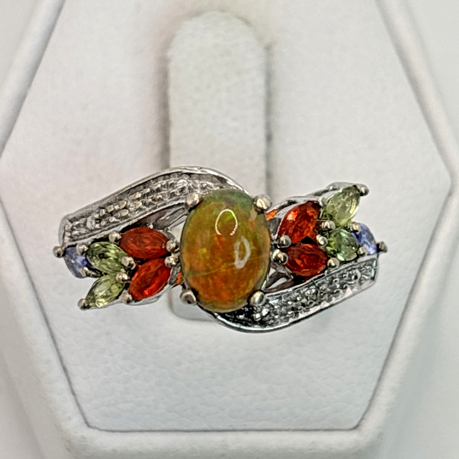 Stunning .925 Vintage Sterling Silver Estate Ring Size 8 with Multicolor Stone