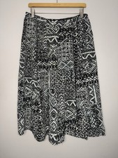 Vintage TanJay Women's Petite M Wide Leg Culottes Tribal Print Black  Whiite