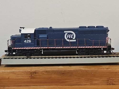 ESCALA ATHEARN HO - LOCOMOTORA - 04718 - GP40-2 COSTA ESTE DE FLORIDA MOTORIZADA - #426 | Zustand: Used