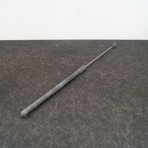 Volkswagen Polo 6R Heckklappe rechts Gasdruckfeder 6R6827550A 2011