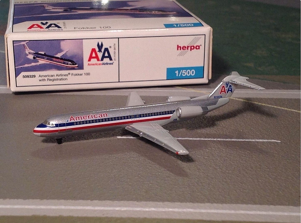 1:500 HERPA American Airlines Fokker F.28-0100 N1467A Ultra Rare