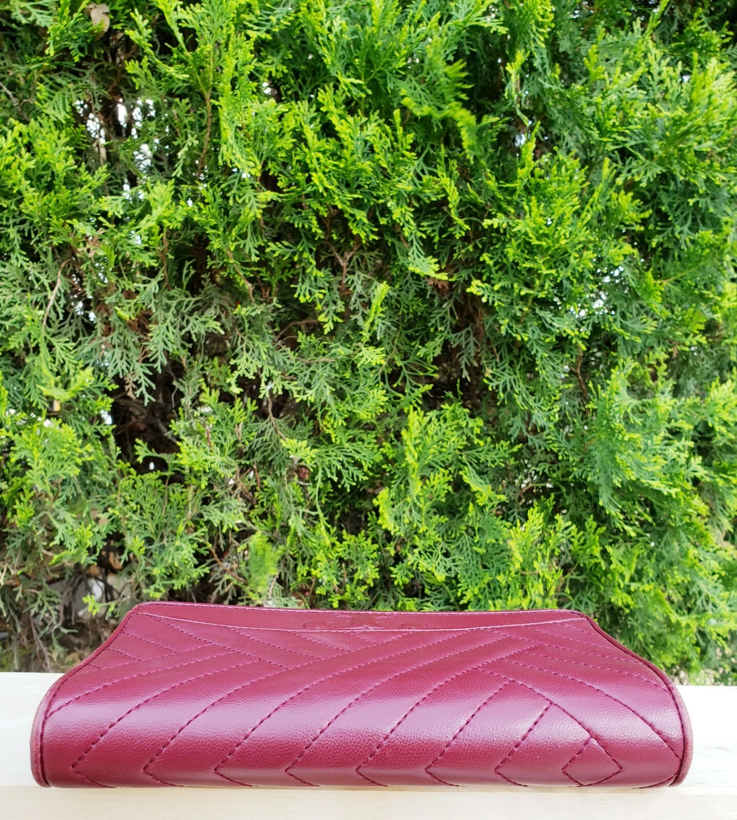 Portafoglio piatto Tory Burch Alexa a tracolla granato imperiale