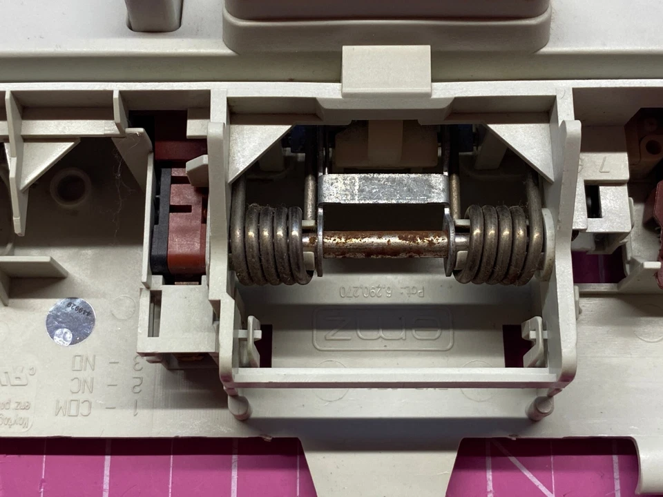 Trava de porta lavadora Maytag P# 2201620 22004435 WP22004435 - Imagem 4 de 4