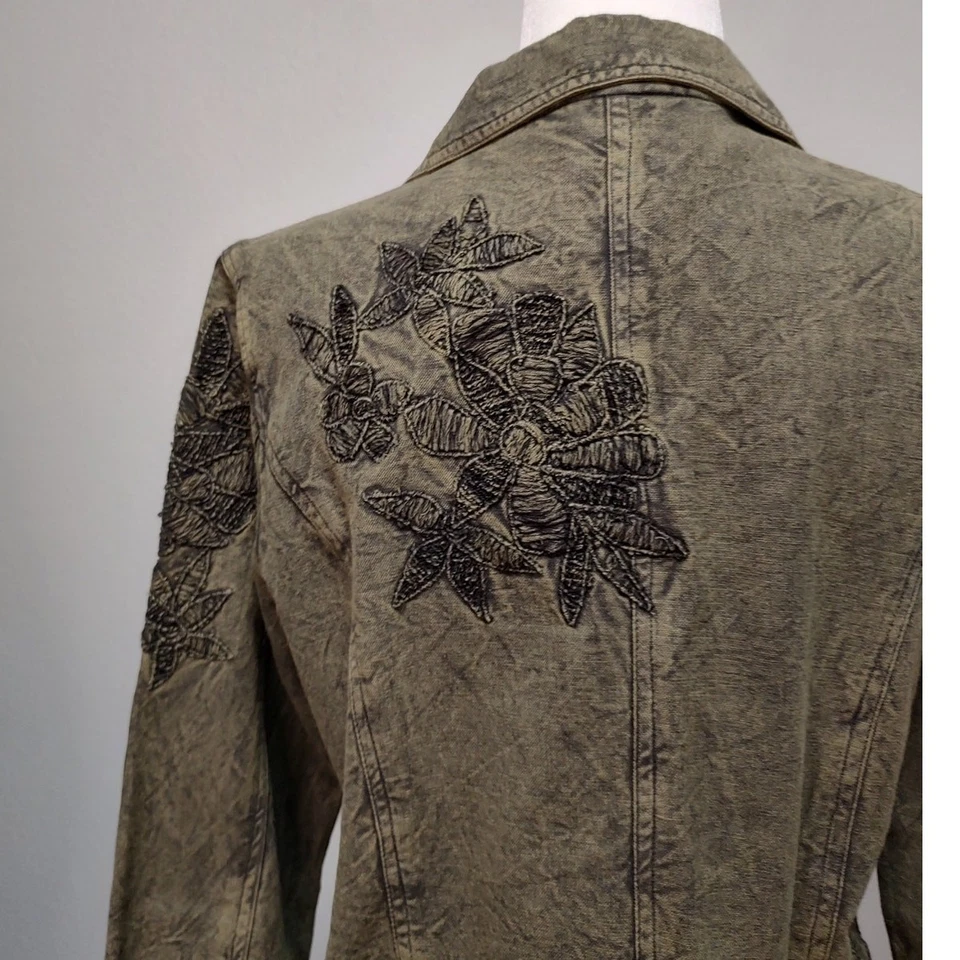 Chaqueta de mezclilla Coldwater Creek verde oliva bordada con dos botones talla 10 bolsillos Foto 3 de 4