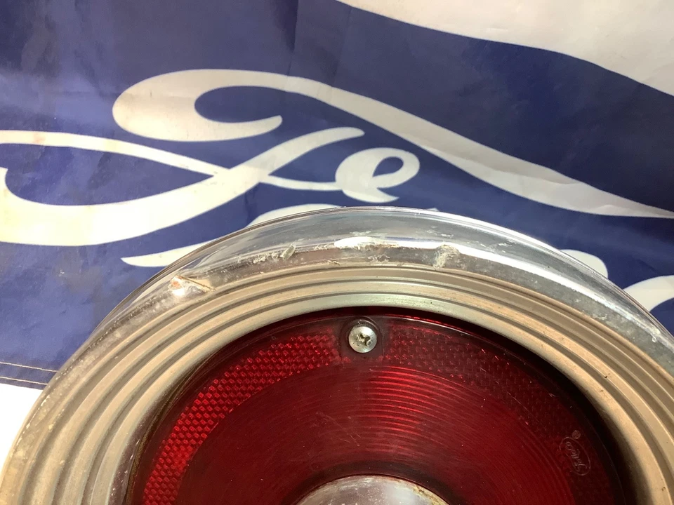 Ford Falcon Sprint Futura 1963 sedán convertible luz trasera con respaldo Foto 2 de 4