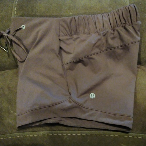 lululemon stroll at sundown