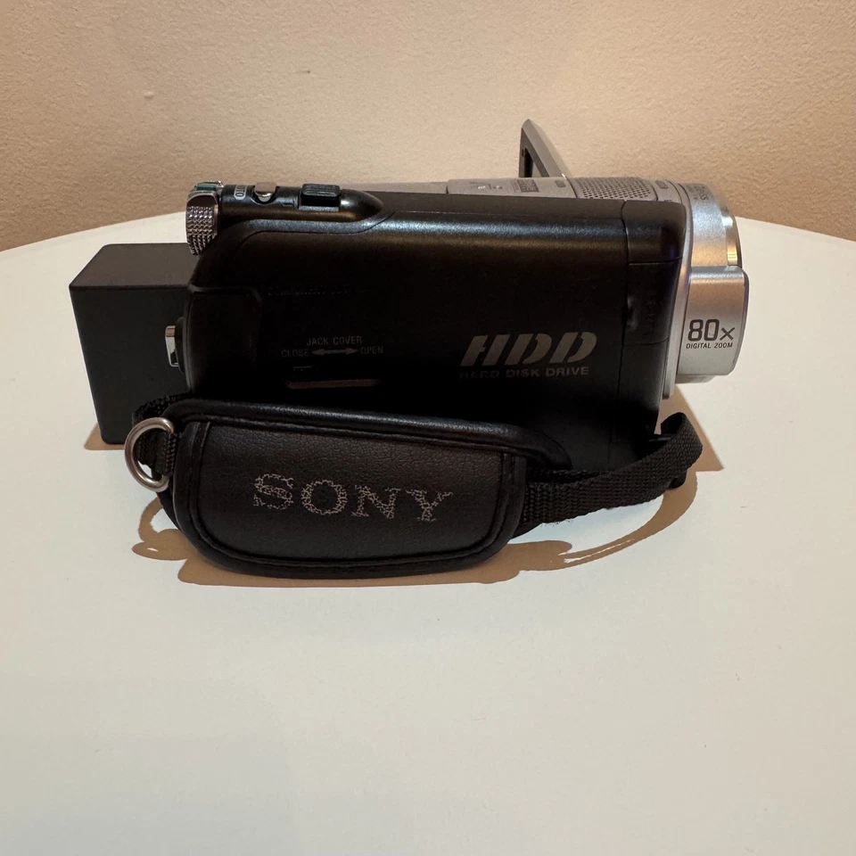 Sony Handycam HDR-SR5E 40GB HDD Digital Camcorder With Nightshot - Image 4 of 4