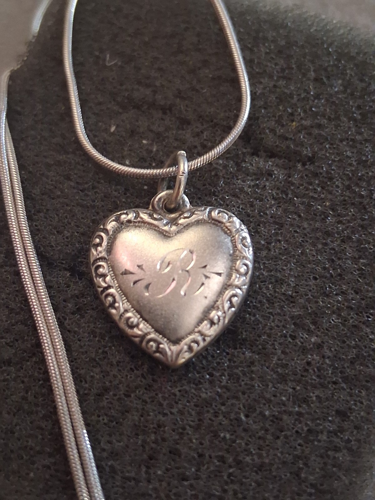 Sterling silver cursive initial "R" heart pendant… - image 15