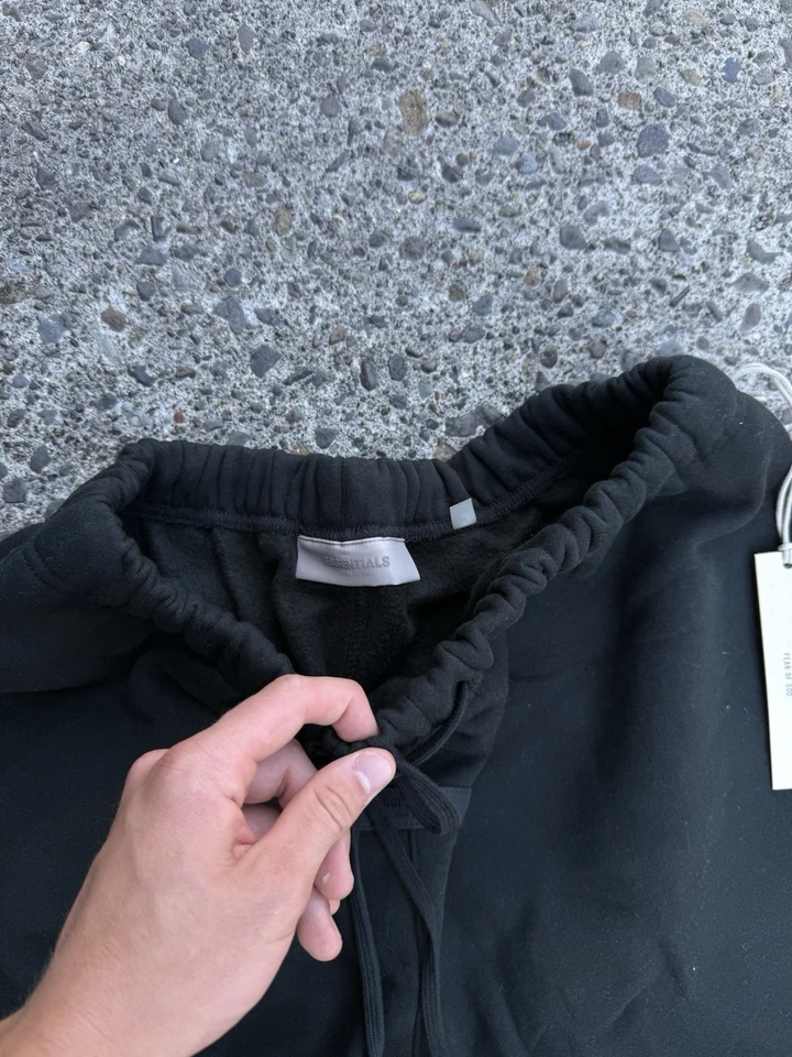 Pantalones Cortos Fear Of God Essentials Elastizados Limusina Negros - Elige tu Talla XS, S, M, L, XL Foto 2 de 3