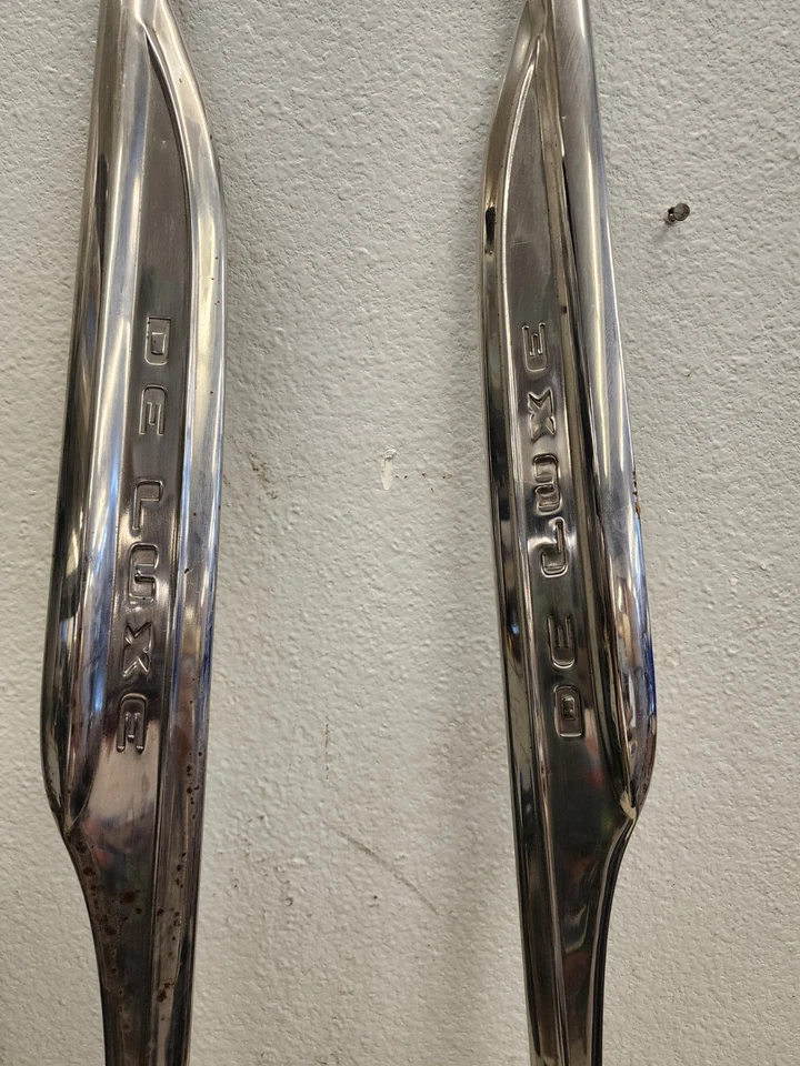 1951 Chevy deluxe Styleline/Fleetline Fenders Deluxe Spears ORIGINAL (PAIR) 👁 - Image 4 of 4