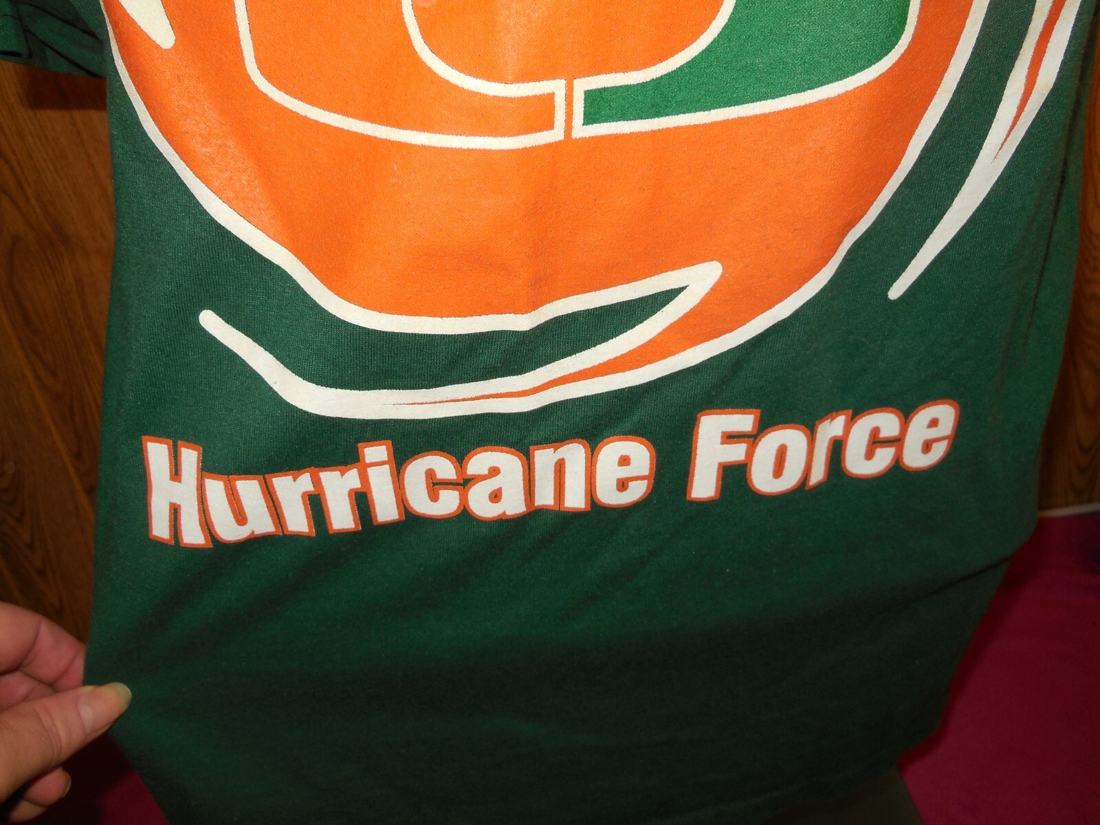 B6 Vtg Miami Hurricanes Mens Graphic T Shirt Hurricane Force Large ...