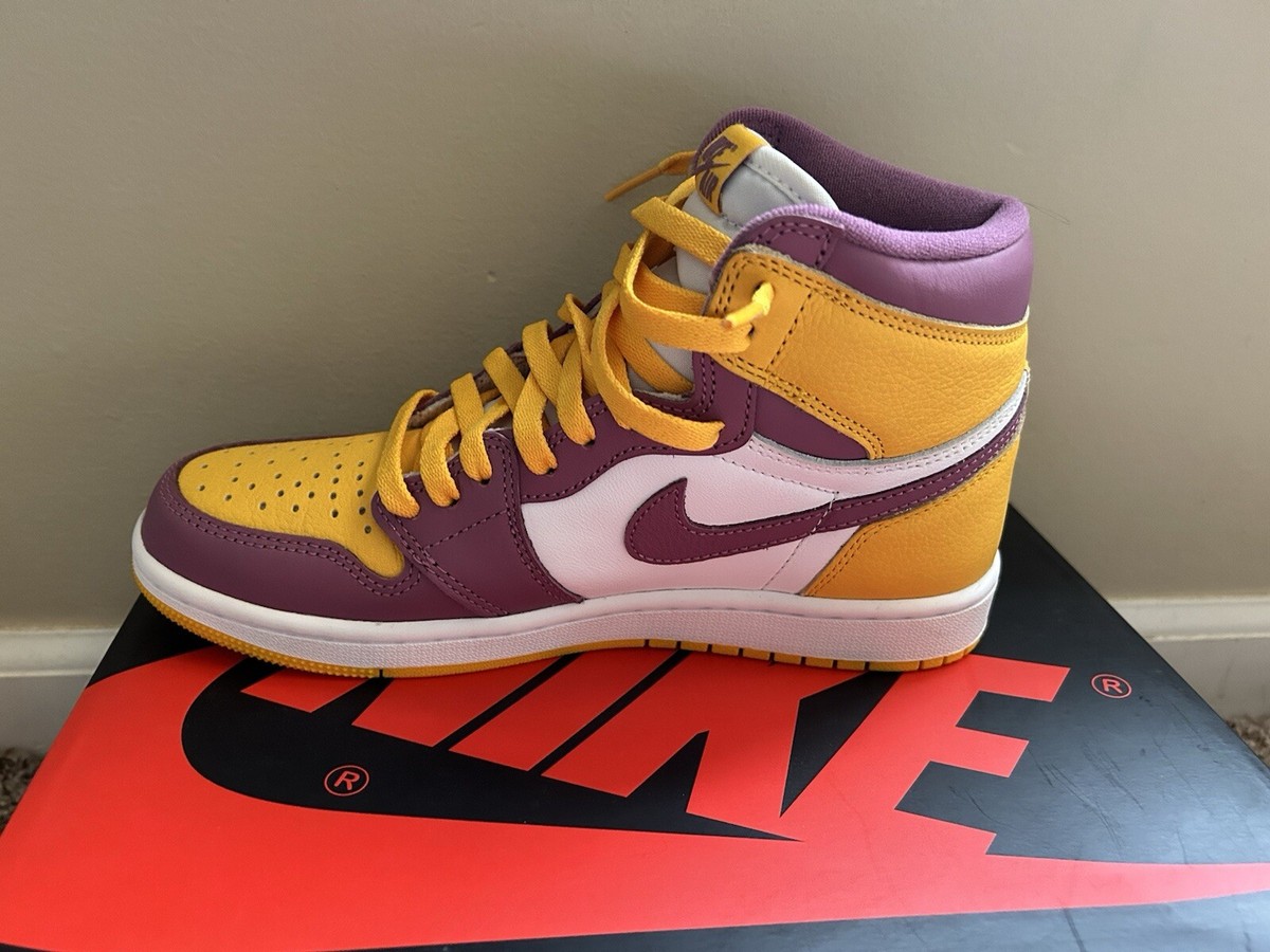 Air Jordan 1 Retro High OG – University Gold/Light Bordeaux | Men’s Size 9 | New Sneaker Politics main image 4