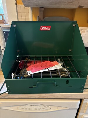 Antique Coleman 425B Two Burner Camp Stove Circa 1958 NEVER