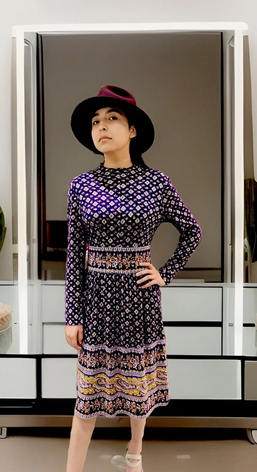 I MAGNIN Vintage Cotton Plum/Gold Hobo Core India Print Dress & Plum Velvet Hat - Image 4 of 4