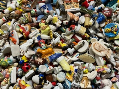 LOT OF 500 PORCELAIN FEVES WITH VARIOUS AND VERY VARIED THEMES - NO SANTONS