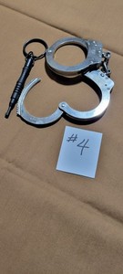 HIATT'S HANDCUFFS W/KEY
