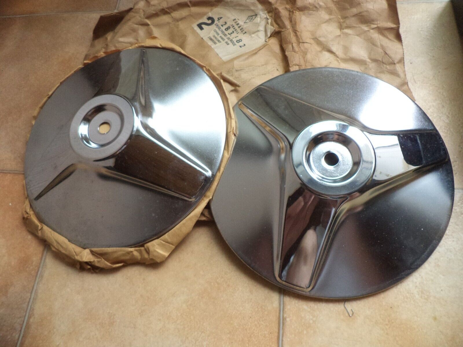 Enjoliveur etoile renault r4 4283582 neuf de jante 4L vintage