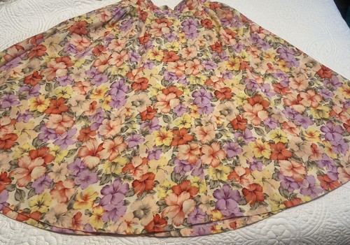 Vintage Herman Geist floral midi skirt Cottage core Size 12 Buttons on Front - Picture 6 of 7