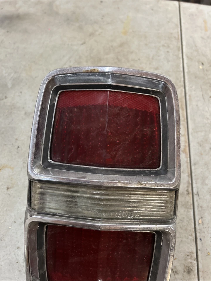 Ford Fairlane 1967 luz trasera Foto 2 de 4