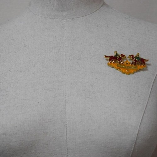 Spilla HERMES AUTENTICA logo cane rara spilla vintage oro - Foto 3 di 10