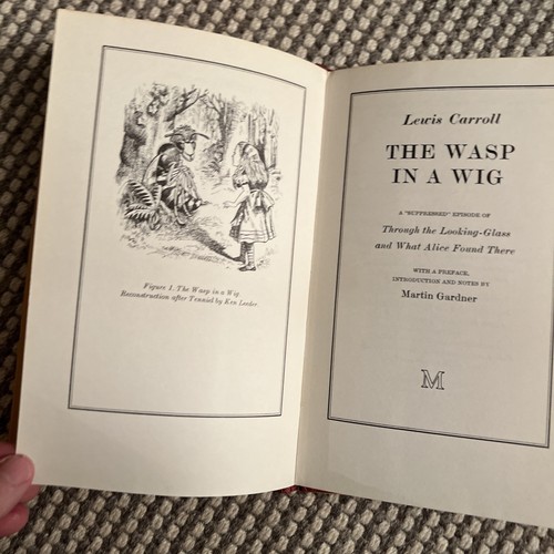 Lewis Carroll The Wasp in a Wig 1st UK ed 1977 very good with dustwrapper - Picture 4 of 10